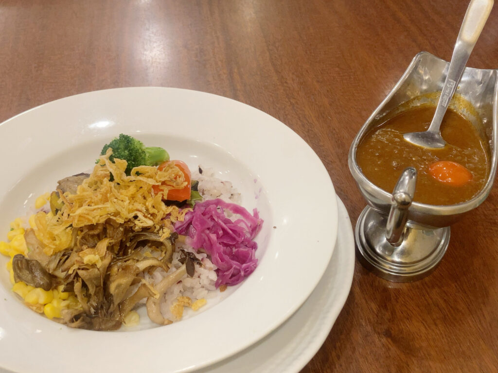 ロイヤルホストのNIKUVEGE ベジタブルカレー&雑穀ごはん