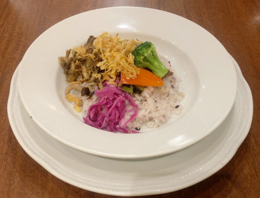 ロイヤルホストのNIKUVEGE ベジタブルカレー&雑穀ごはん