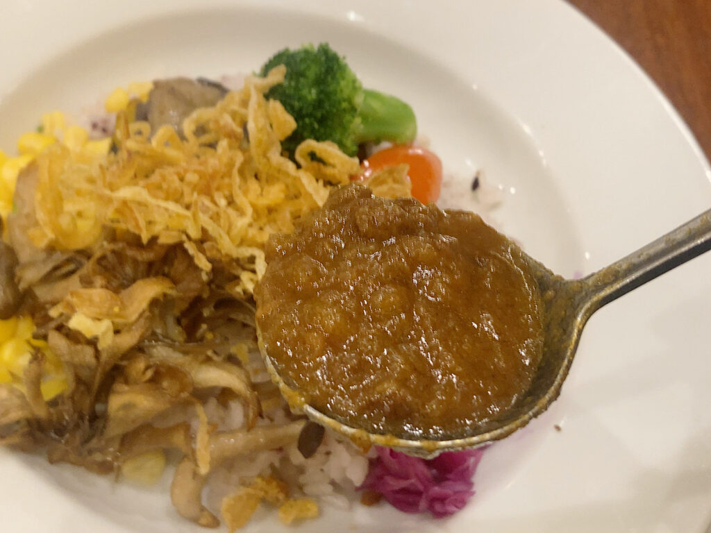ロイヤルホストのNIKUVEGE ベジタブルカレー&雑穀ごはん