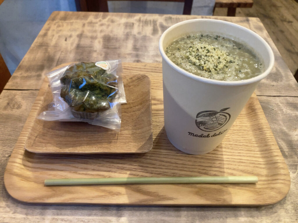 Medel deli (メデルデリ)のヘンプバナナスムージーと甘酒抹茶マフィン
